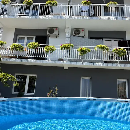 Kavkaz Apartman *